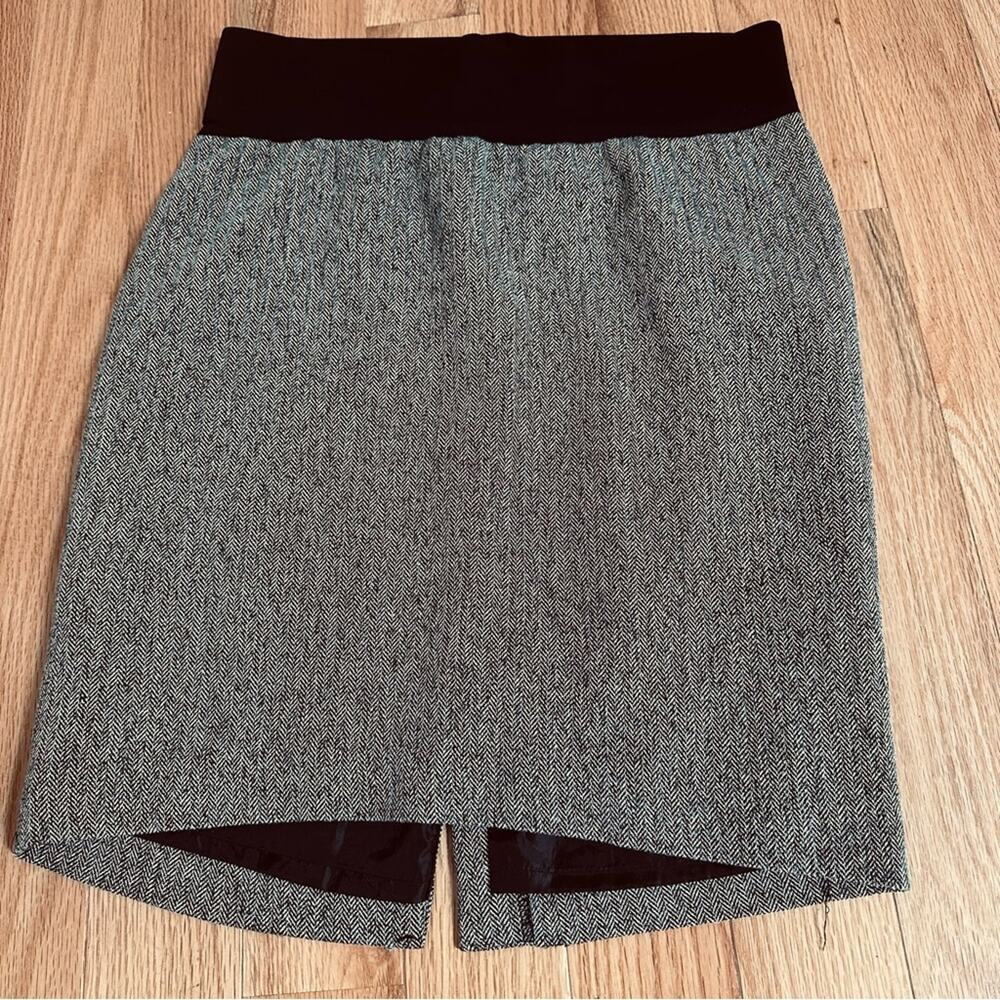 Liz Lange Black and White Herringbone print maternity skirt, size XS